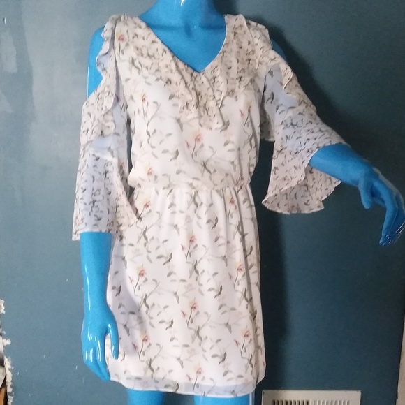 White House Black Market Dresses & Skirts - WHITE HOUSE BLACK MARKET White Dress Size 0